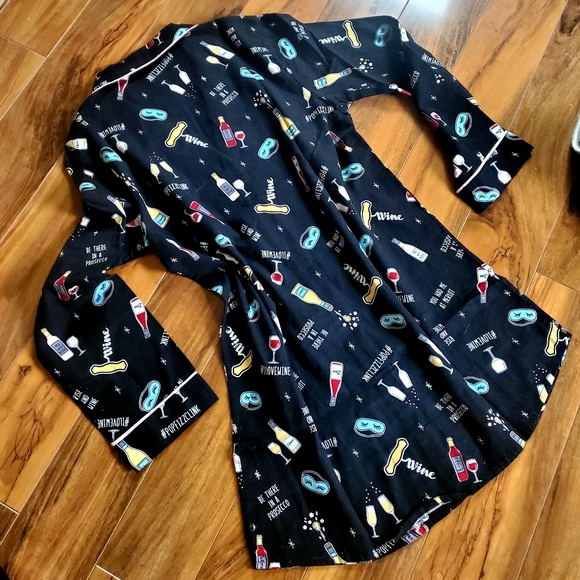 WINE ENTHUSIAST Pajama- Size M (NWOT) - Picture 4 of 9
